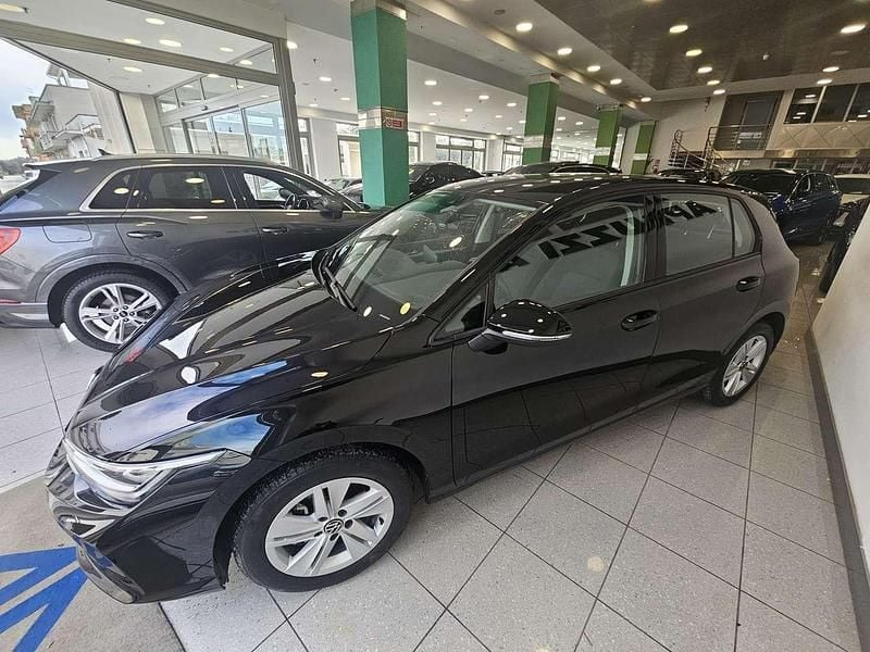 Usata VW Golf VIII Life 116 CV (85 kW) 2025 Nero Berlina