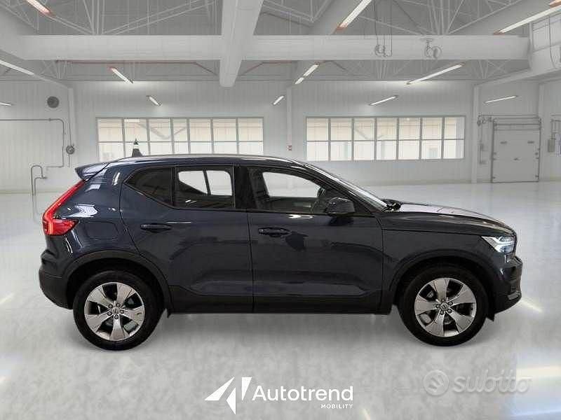 Usata Volvo XC40 Momentum 129 CV (94 kW) 2021 Blu SUV