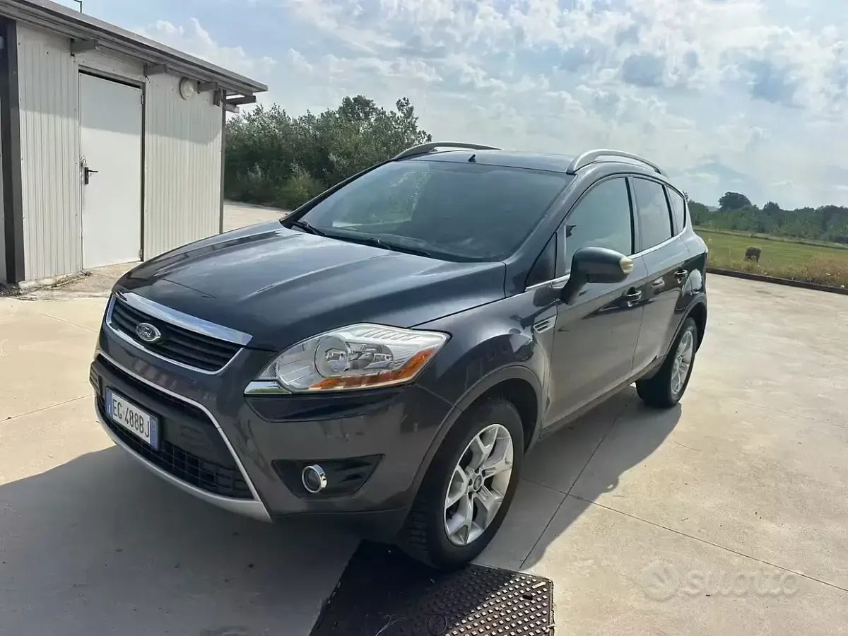 Usata Ford Kuga 140 CV (102 kW) 2012 Bluazzurro SUV