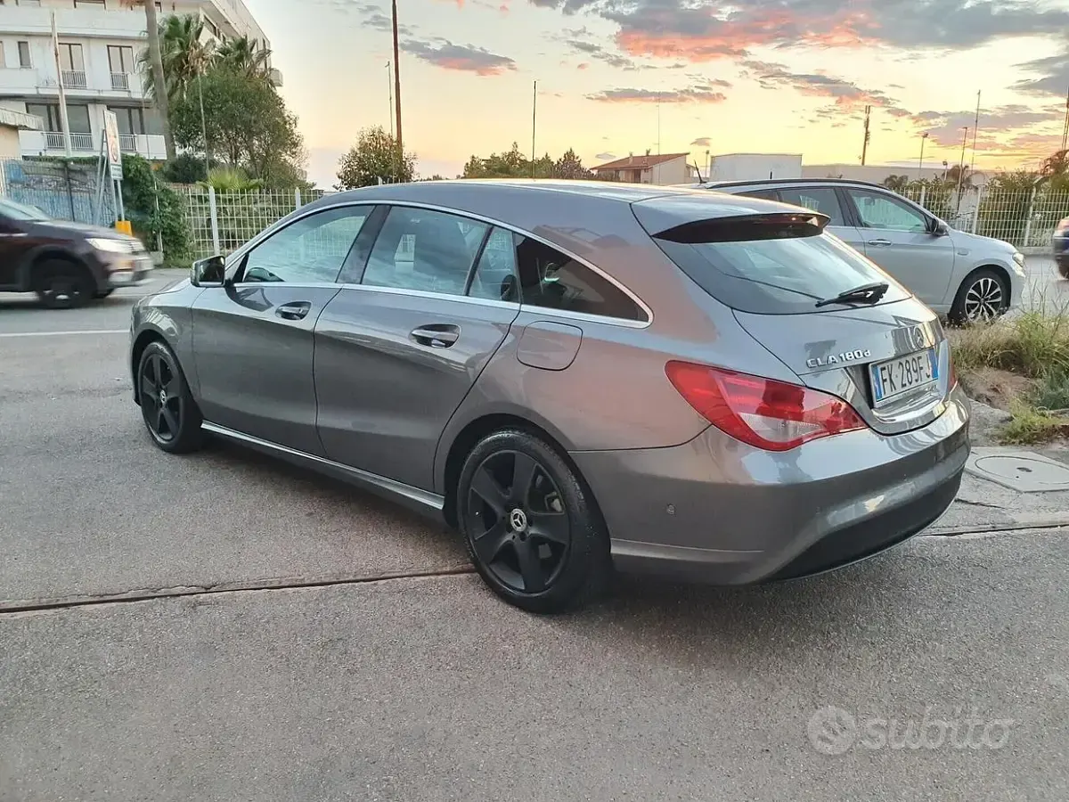 Usata Mercedes CLA180 Business 109 CV (80 kW) 2017 Grigio Berlina