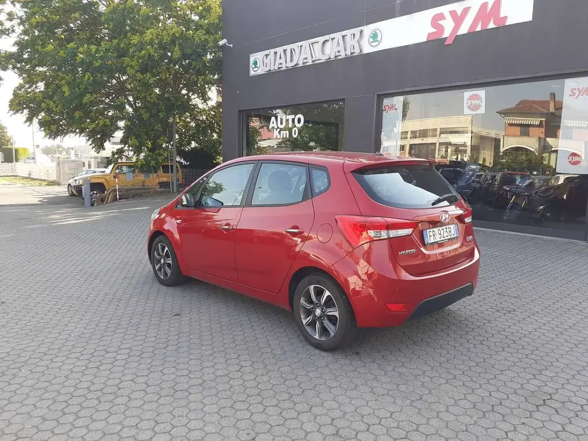 Usata Hyundai ix20 Xpossible 90 CV (66 kW) 2018 Rosso Utilitaria