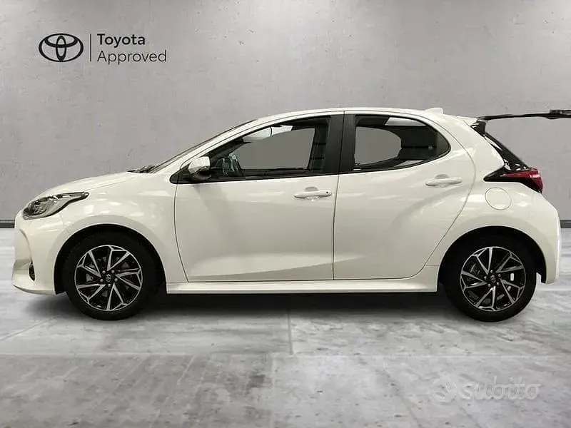Usata Toyota Yaris Hybrid Trend 116 CV (85 kW) 2022 Nero Berlina
