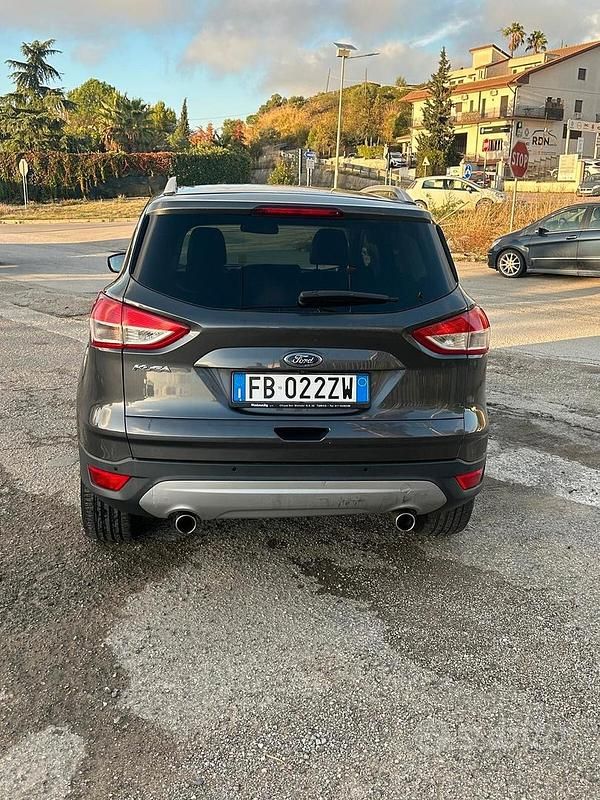Usata Ford Kuga Titanium 149 CV (109 kW) 2015 Marrone SUV