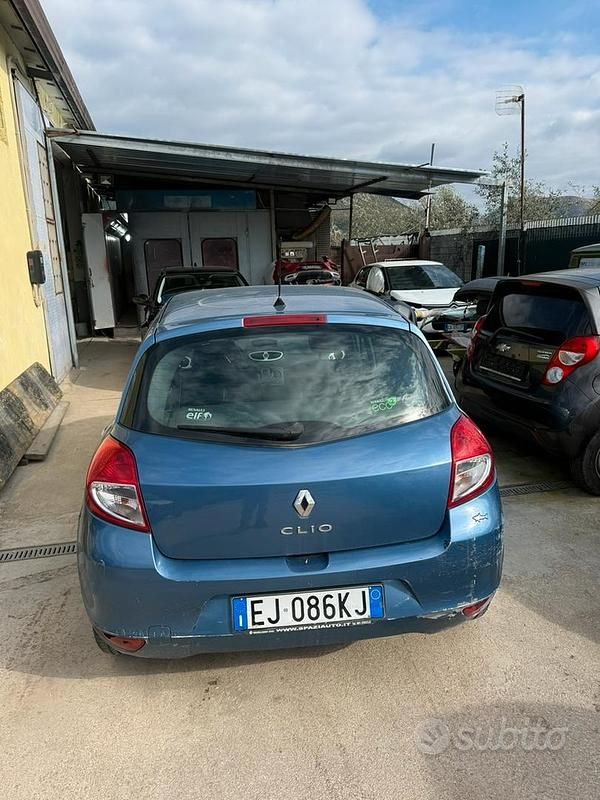 Usata Renault Clio II 75 CV (55 kW) 2011 Berlina