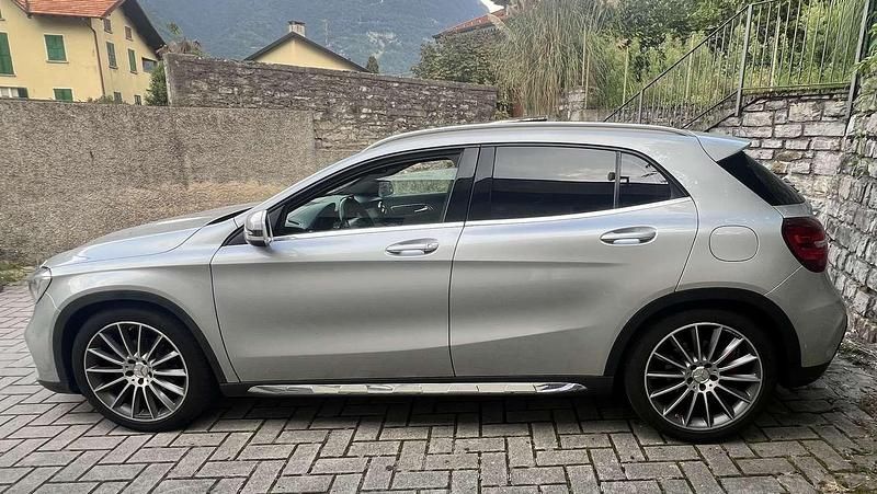 Usata Mercedes GLA200 Premium 136 CV (100 kW) 2017 Argento SUV