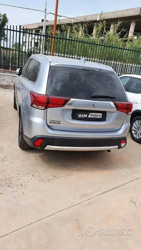 Usata Mitsubishi Outlander 150 CV (110 kW) 2017 Grigio SUV