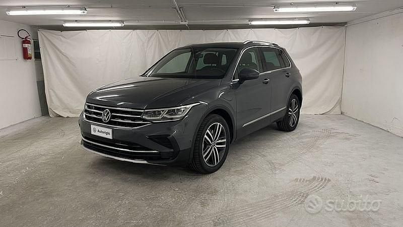 Usata VW Tiguan Elegance 245 CV (180 kW) 2021 Grigio scuro SUV