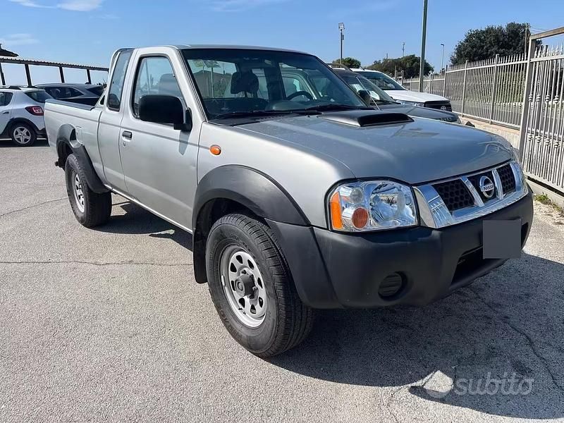 Usata Nissan Navara 133 CV (97 kW) 2012 Grigio Pick-up