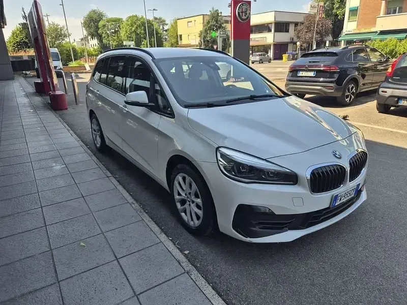Usata BMW 218 Comfort Edition 150 CV (110 kW) 2019 Bianco Station wagon