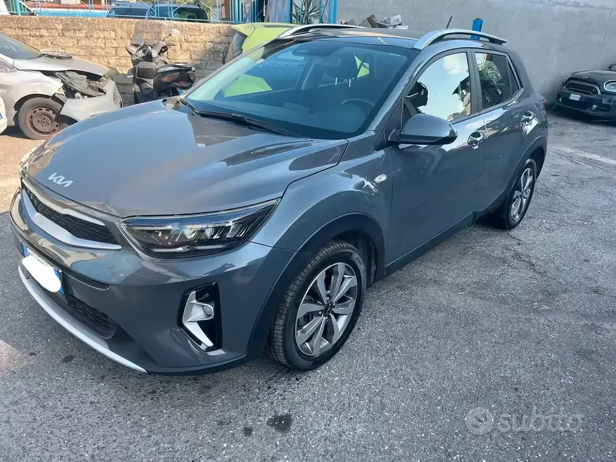 Usata Kia Stonic 84 CV (61 kW) 2023 Grigio SUV
