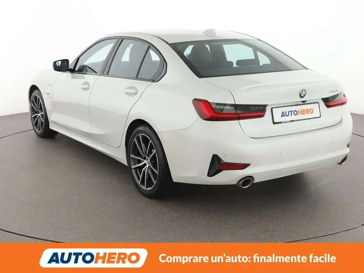 Usata BMW 330 Advantage 252 CV (185 kW) 2021 Bianco Berlina