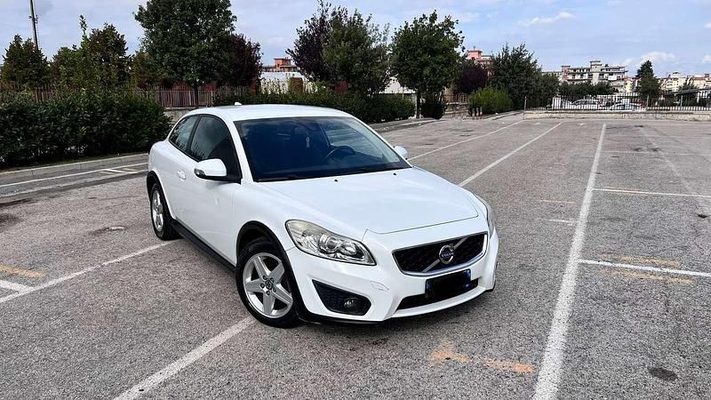 Bianco Usata 2010 Volvo C30 Momentum Due volumi | 2900 € (Ottimo prezzo) - Immagine 1/4