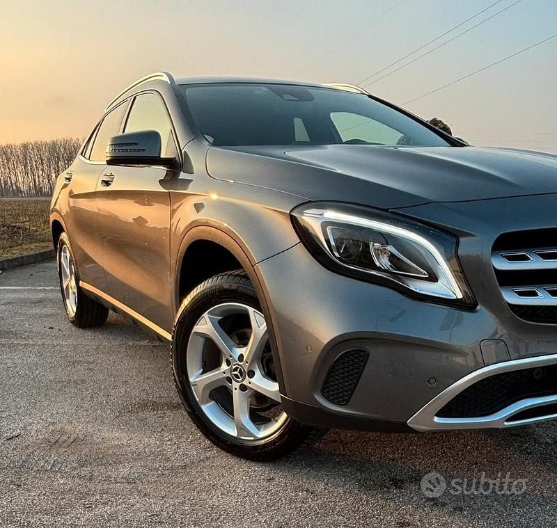 Usata Mercedes GLA200 136 CV (100 kW) 2019 Grigio SUV