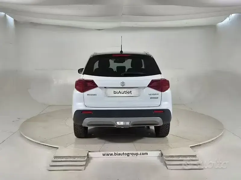 Usata Suzuki Vitara 129 CV (94 kW) 2022 Grigio argento palladio SUV