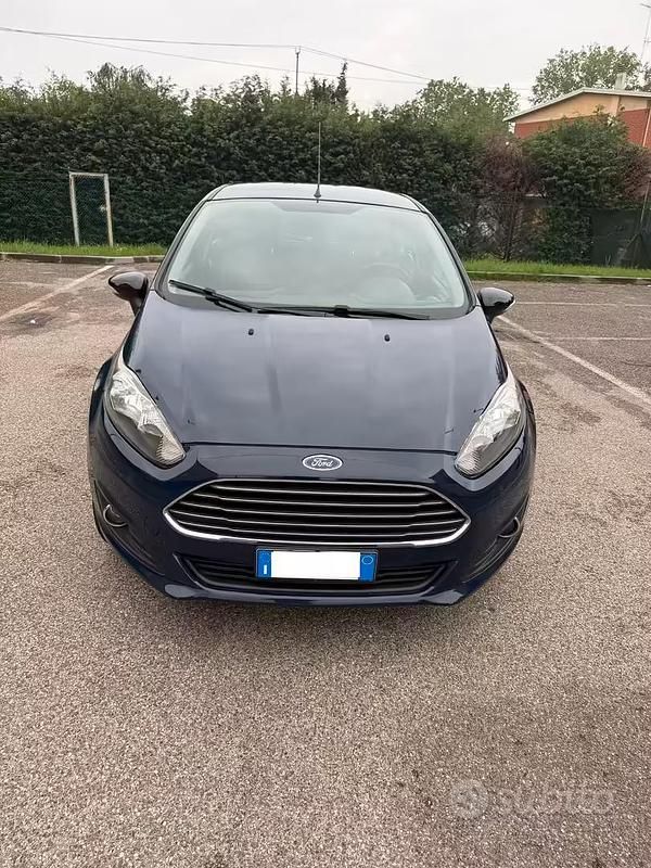 Usata Ford Fiesta 95 CV (69 kW) 2016 Blu Berlina