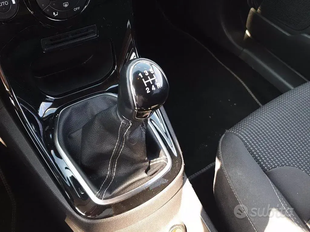 Second-hand Ford Fiesta Titanium 75 CP (55 kW) 2016 Roșu Berlinǎ