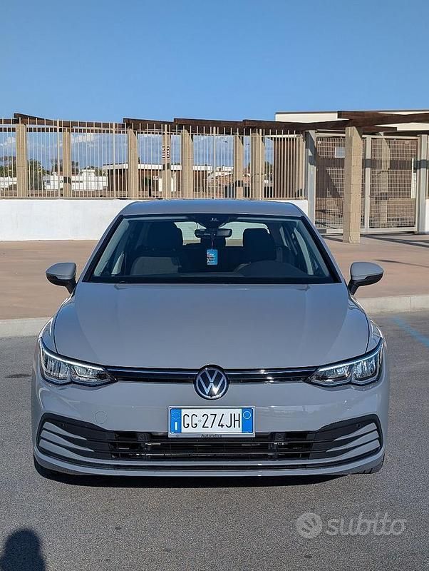 Grigio Usata 2021 VW Golf Tre volumi | 19.000 € (Ottimo prezzo) - Immagine 1/4