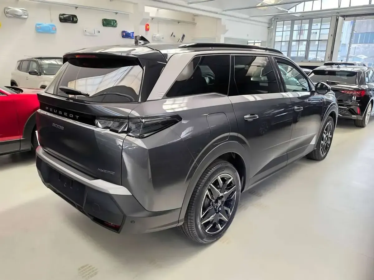 Usata Peugeot 5008 GTi 136 CV (100 kW) 2025 Grigio titanio SUV