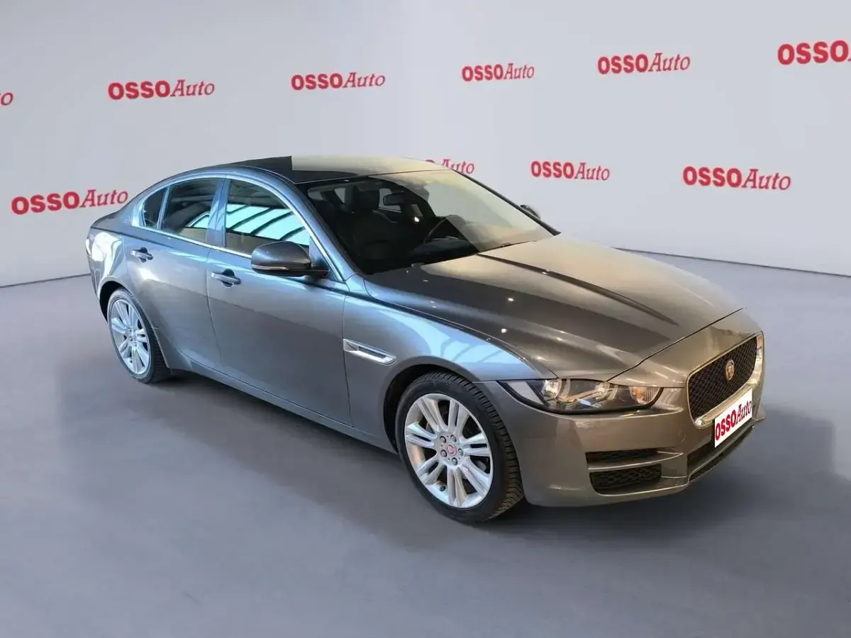 Usata Jaguar XE 179 CV (131 kW) 2015 Grigio Berlina
