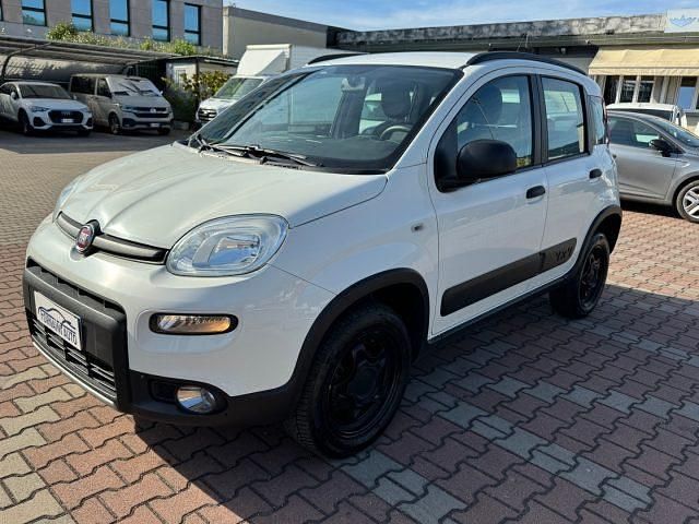 Usata Fiat Panda 4x4 S 95 CV (69 kW) 2018 Bianco gelato Utilitaria