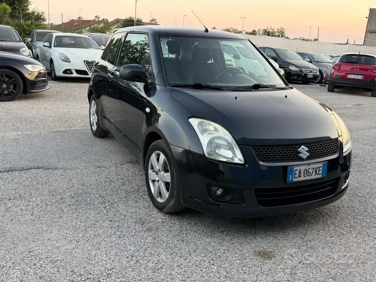 Usata Suzuki Swift GL 92 CV (67 kW) 2010 Nero Utilitaria