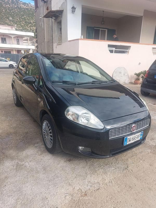 Usata Fiat Grande Punto 65 CV (47 kW) 2009 Nero Utilitaria