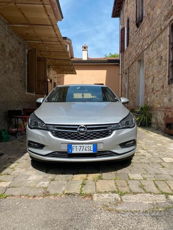 Usata 2019 Opel Astra Dynamic Tre volumi | 10.000 € (Buon prezzo) - Immagine 1/4