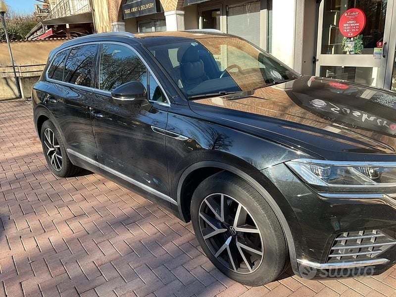 Usata VW Touareg 286 CV (210 kW) 2022 Nero SUV