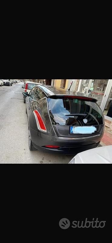 Usata Lancia Delta 120 CV (88 kW) 2010 Utilitaria