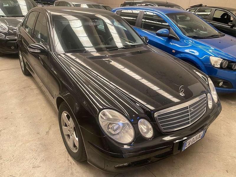 Usata Mercedes E220 Classic 150 CV (110 kW) 2005 Berlina