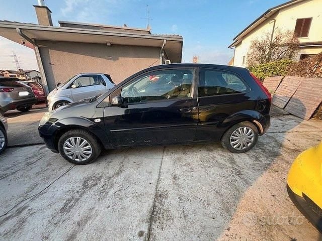 Usata Ford Fiesta 2007 Blu Utilitaria