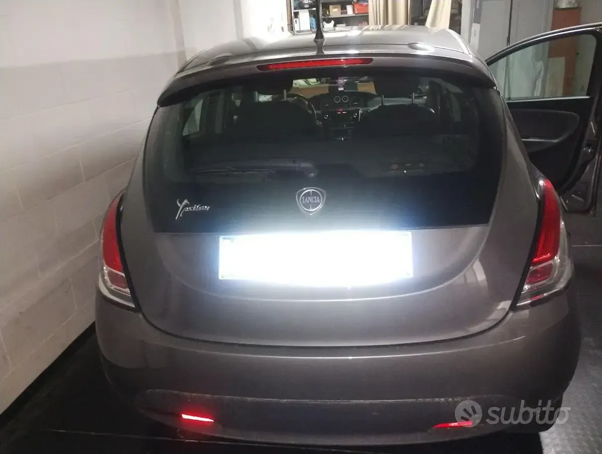 Usata Lancia Ypsilon 69 CV (50 kW) 2013 Grigio Utilitaria