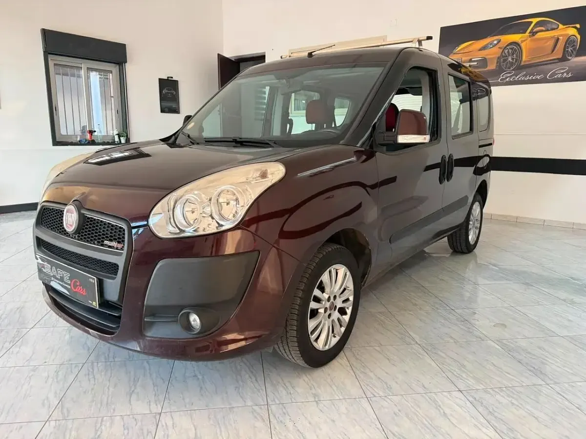 Usata Fiat Doblò Emotion 90 CV (66 kW) 2011 Marrone Monovolume