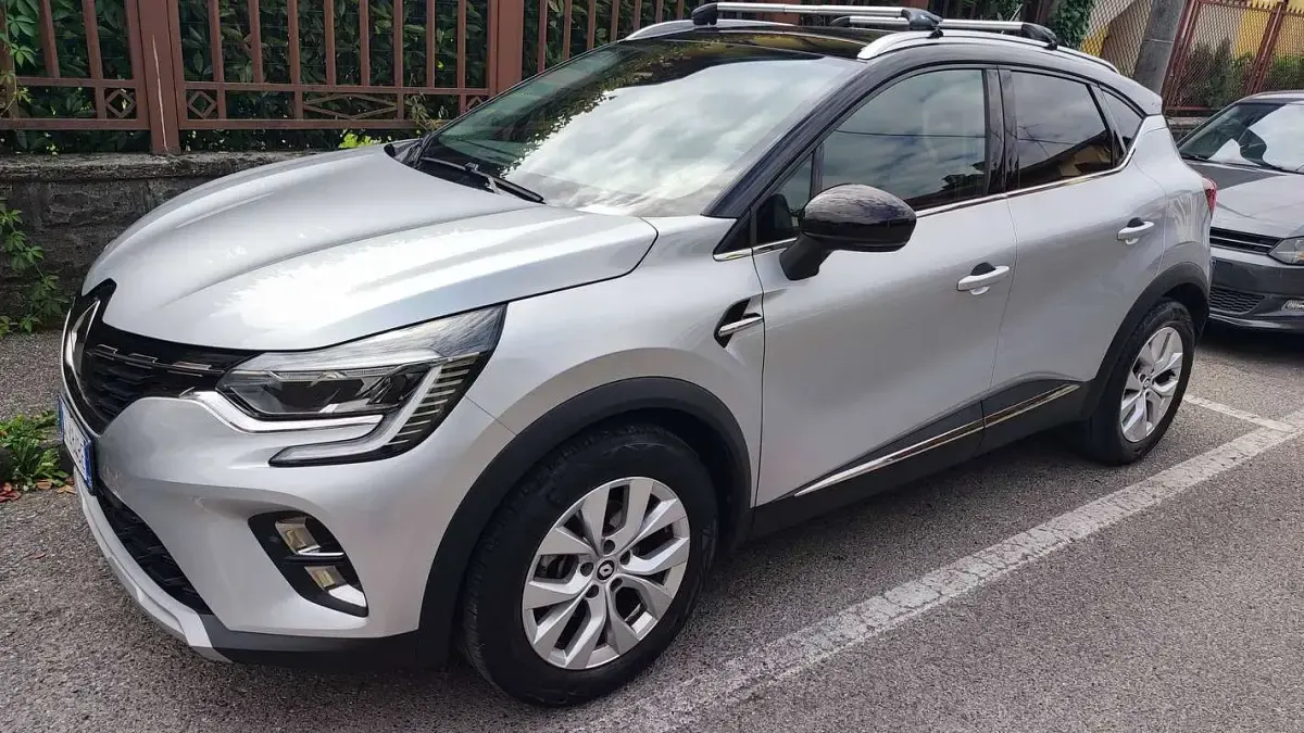 Usata Renault Captur Intens 94 CV (69 kW) 2022 Argento SUV