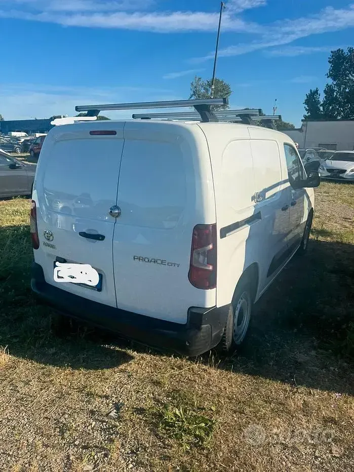 Usata Toyota Proace City City 102 CV (75 kW) 2021 Bianco Monovolume