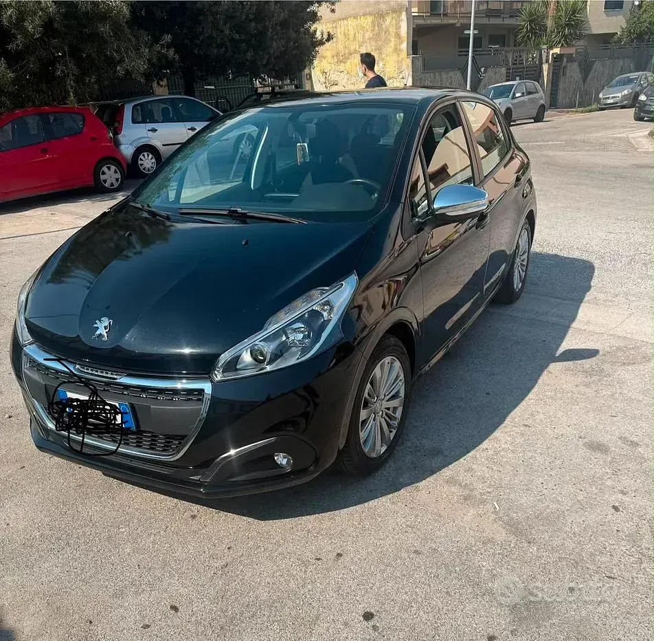 Usata Peugeot 208 82 CV (60 kW) 2018 Nero Utilitaria