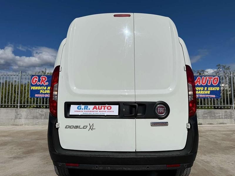 Usata Fiat Doblò 105 CV (77 kW) 2018 Bianco Monovolume