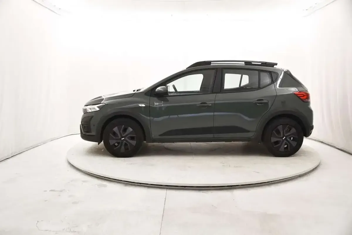 Usata Dacia Sandero Expression 101 CV (74 kW) 2025 Grigio scisto Berlina