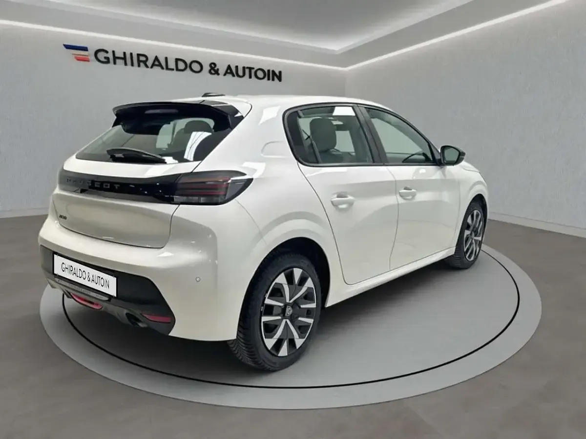 Usata Peugeot 208 Active 101 CV (74 kW) 2024 Bianco Utilitaria