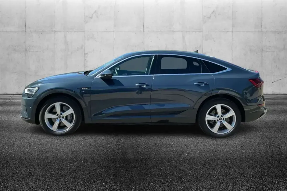 Usata Audi e-tron Business 158 kW (215 CV) 2022 Blu/azzurro SUV