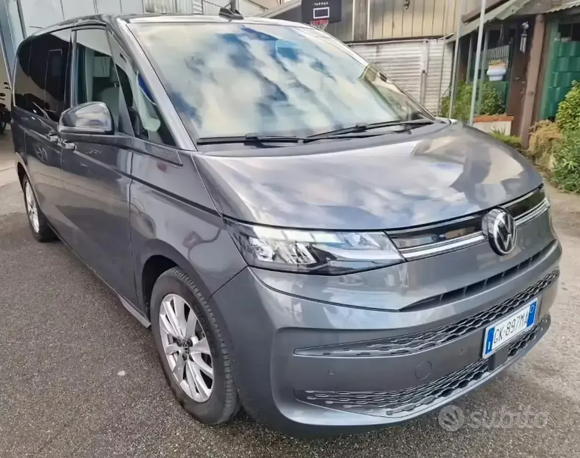 Usata VW Multivan Life 150 CV (110 kW) 2022 Grigio Monovolume