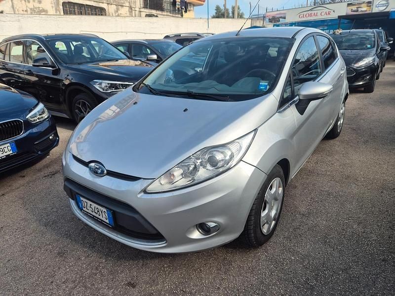 Usata Ford Fiesta Titanium 68 CV (50 kW) 2010 Argento Berlina