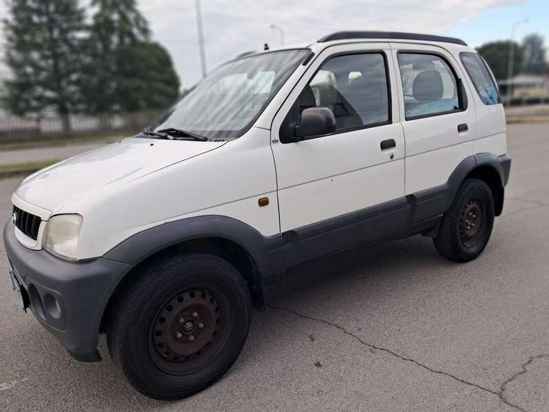 Usata Daihatsu Terios 86 CV (63 kW) 2001 Grigio SUV