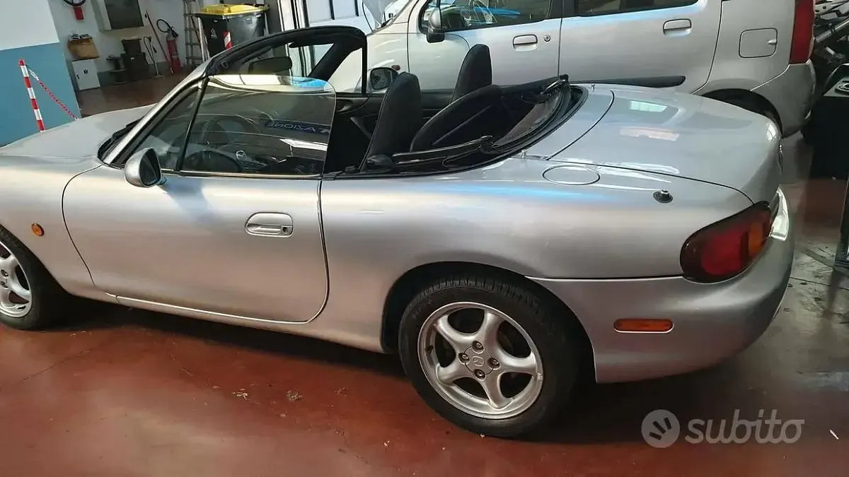Usata Mazda MX5 110 CV (80 kW) 2001 Grigio Cabrio