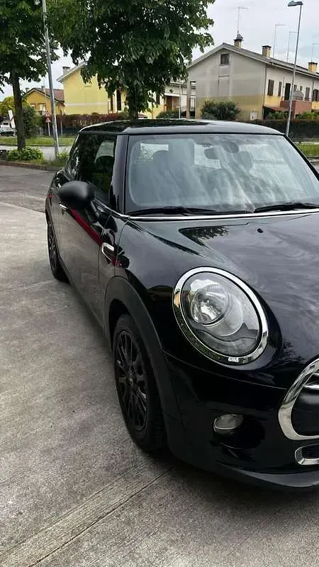 Usata Mini Cooper D Business 116 CV (85 kW) 2015 Nero Utilitaria