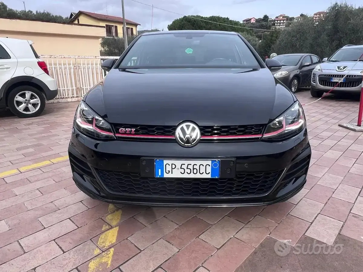 Usado VW Golf VII GTI 245 CV (180 kW) 2018 Negro Berlina