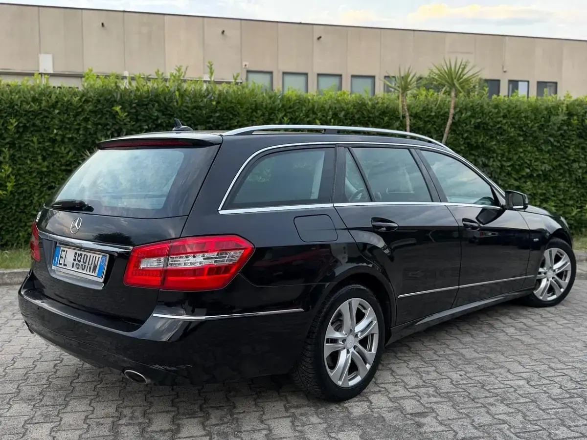 Usata Mercedes E350 Avantgarde 265 CV (194 kW) 2012 Nero Station wagon