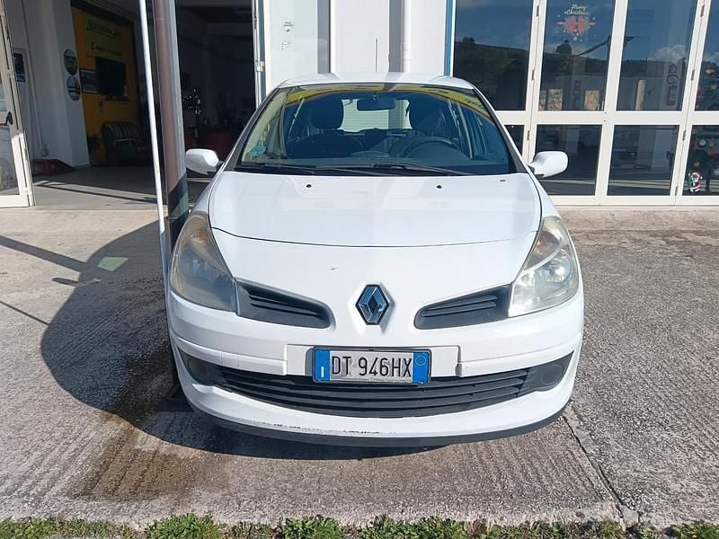 Bianco Usata 2009 Renault Clio II Tre volumi | 1900 € (Super prezzo) - Immagine 1/4
