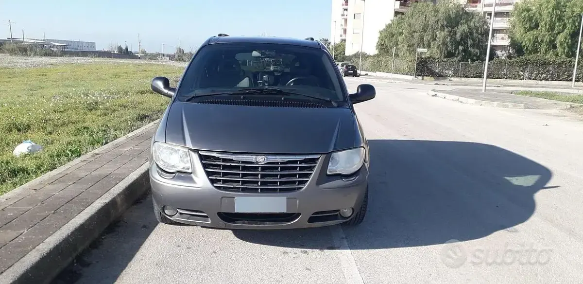 Usata Chrysler Grand Voyager 150 CV (110 kW) 2007 Grigio Monovolume
