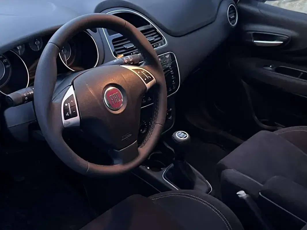 Usata Fiat Punto Lounge 75 CV (55 kW) 2015 Utilitaria